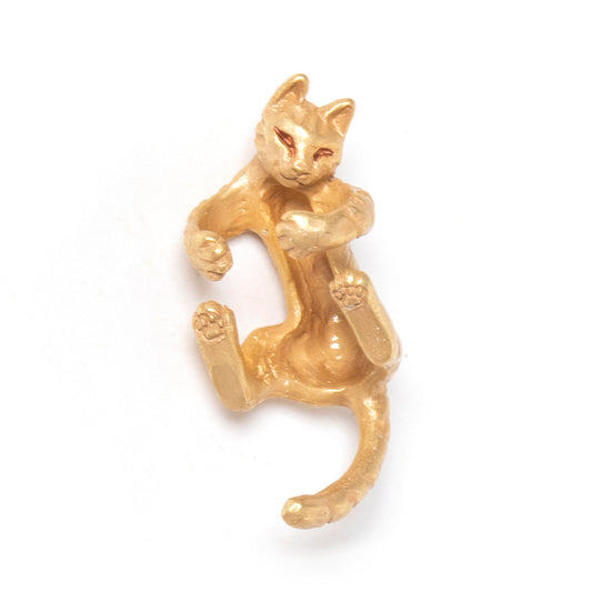 Ear Cuff - Hugging Cat / ハグ猫